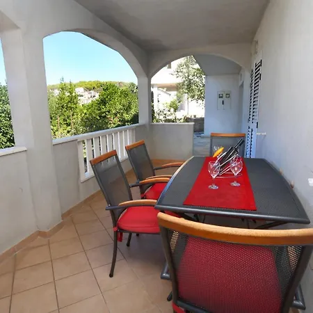 Appartement By The Sea - 8683 *